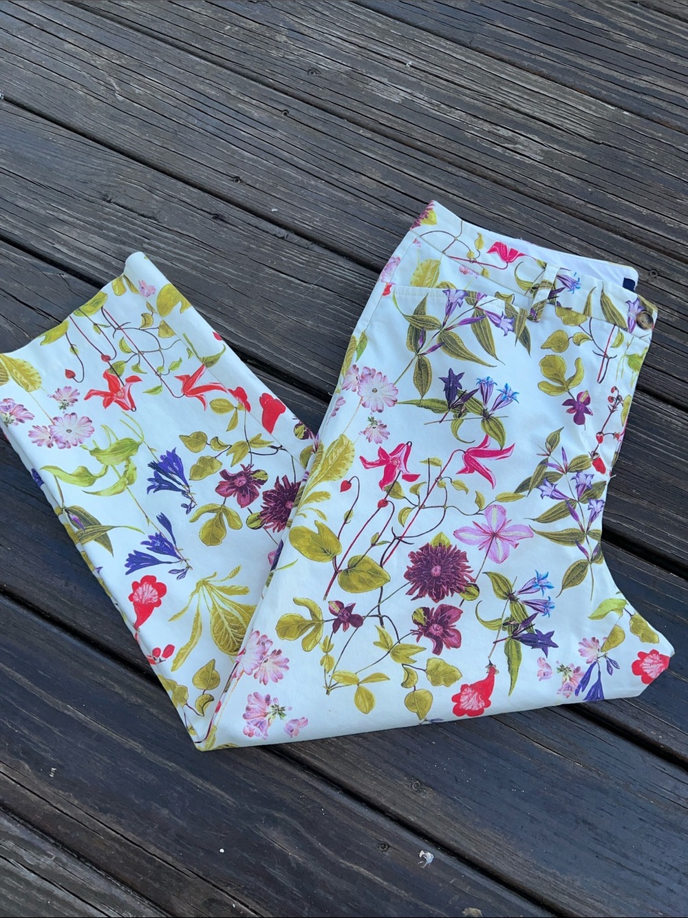 Lands’End Mid-Rise Straight Leg Chinos
Floral Pattern